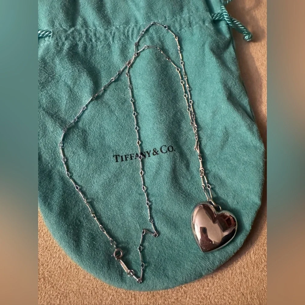 ❤️TIFFANY & CO. PUFFED HEART NECKLACE ❤️ - Picture 5 of 10